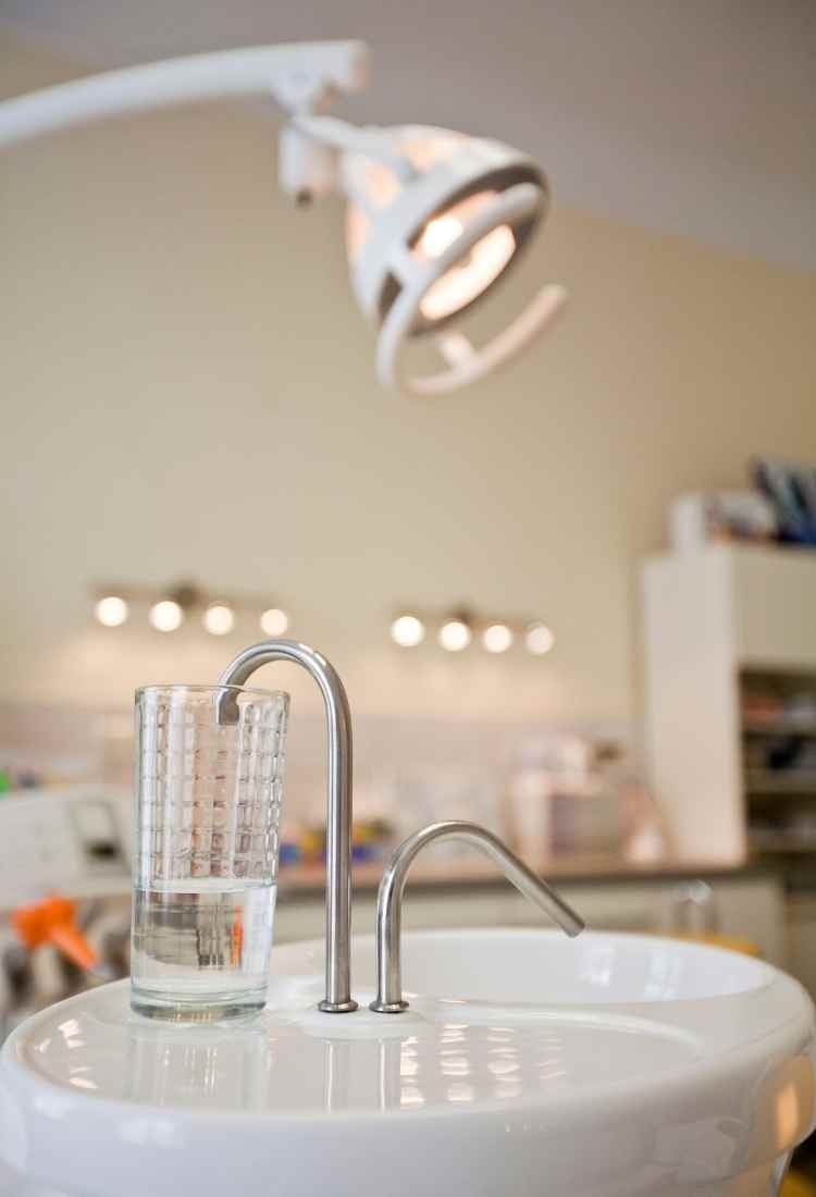 What advanced technology does Centre Quirurgic Maresme use for cosmetic procedures?