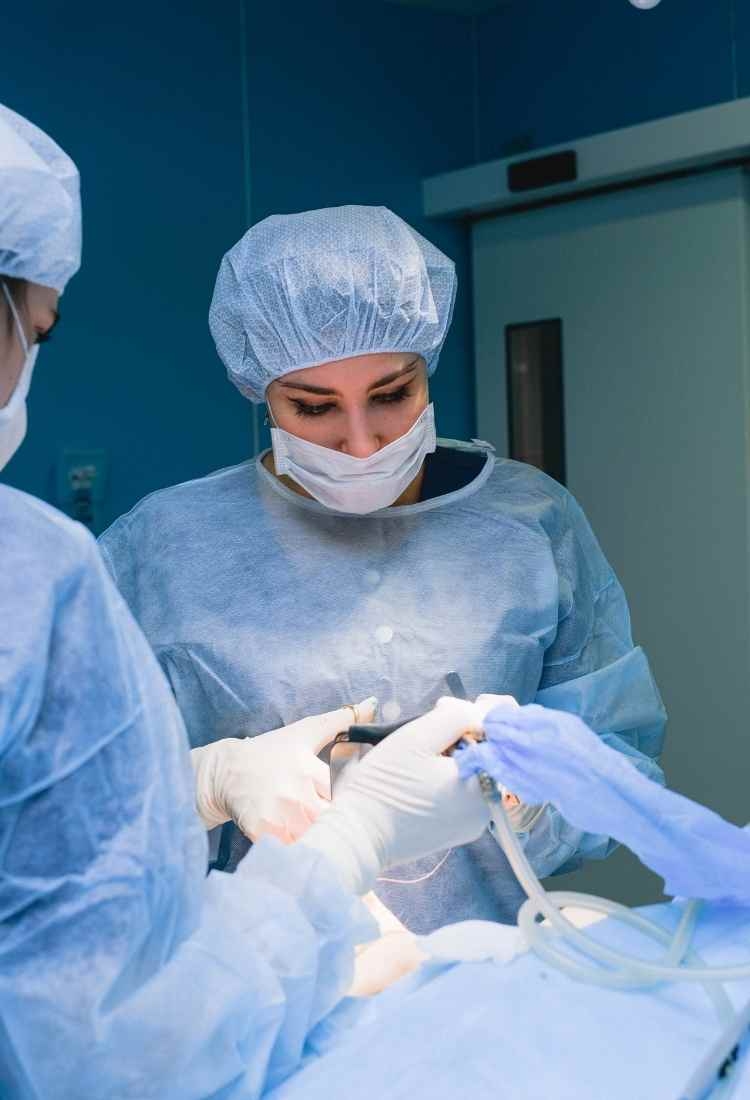Why is Cayra Clinic in Turkey a top facility for medical tourism?