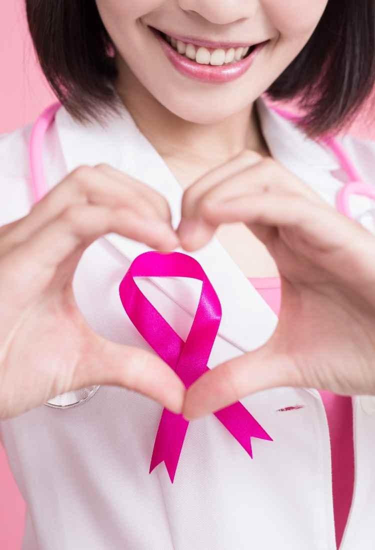 What is the history of success behind CosMed Clinic in Tijuana?
