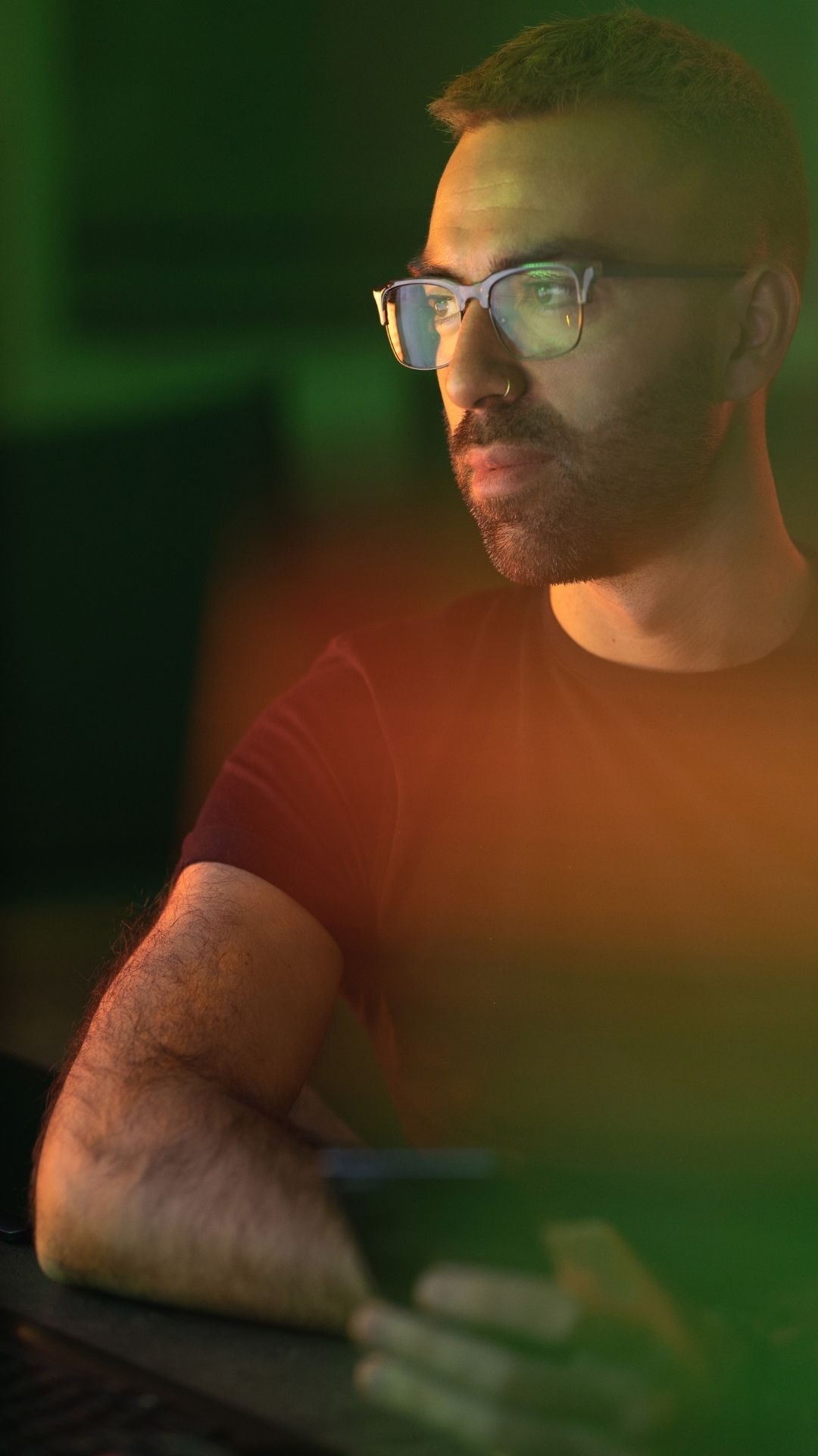 How does Autowoven optimize performance for high-traffic websites?